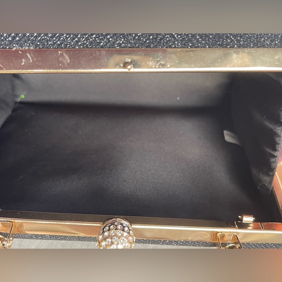 EUC BLACK SPARKLY HANDBAG WITH FLORAL ARRAY ON FRONT. Clasp has crystals. - Picture 5 of 8